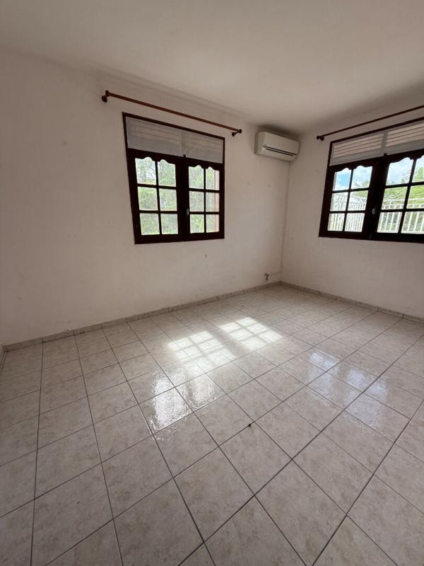 Maison - 236 m² - 7 pièces