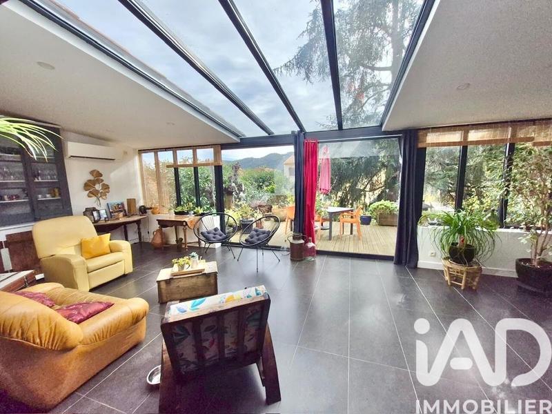 Maison - 220 m² - 5 pièces