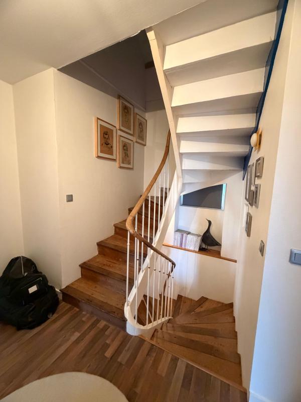 Maison - 220 m² - 9 pièces