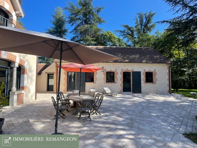 Propriété - 338 m² - 8 pièces