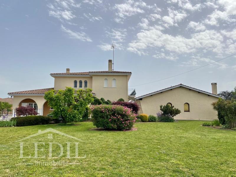 Propriété - 220 m² - 6 pièces