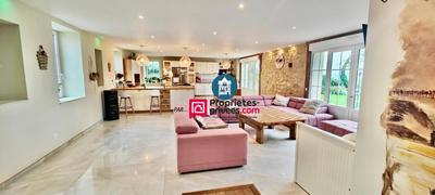 Maison - 363 m² - 9 pièces