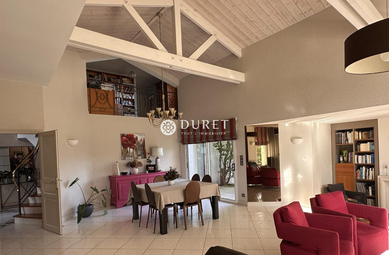 Maison traditionnelle - 221 m² - 7 pièces