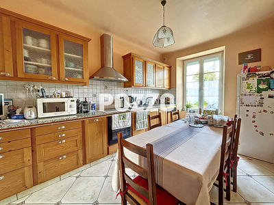 Maison - 305 m² - 10 pièces