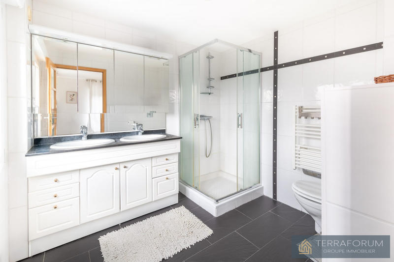 Maison contemporaine - 230 m² - 6 pièces