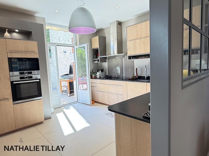 Maison - 220 m² - 9 pièces