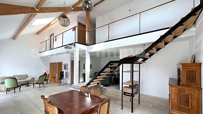 Maison - 275 m² - 9 pièces