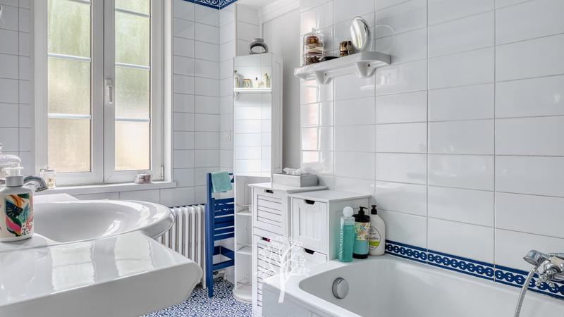 Maison - 270 m² - 8 pièces