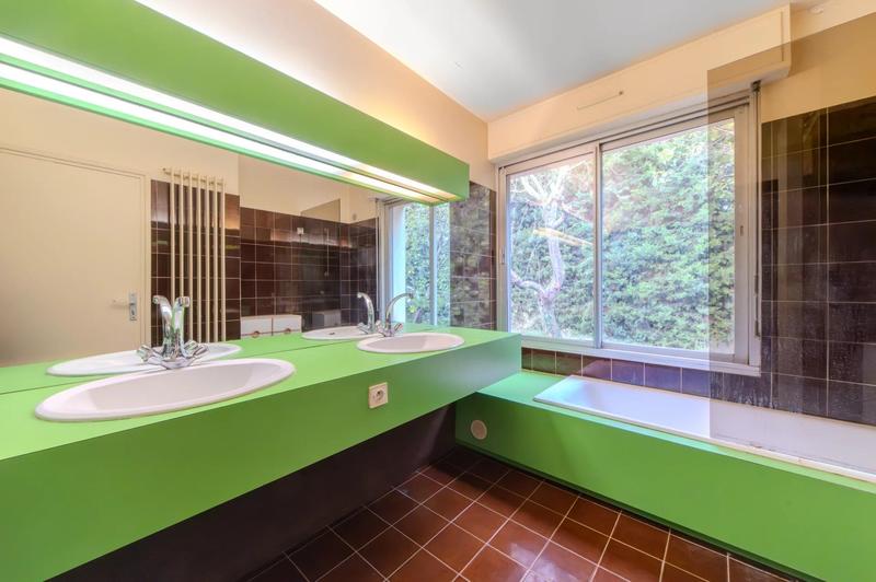 Maison - 302 m² - 10 pièces