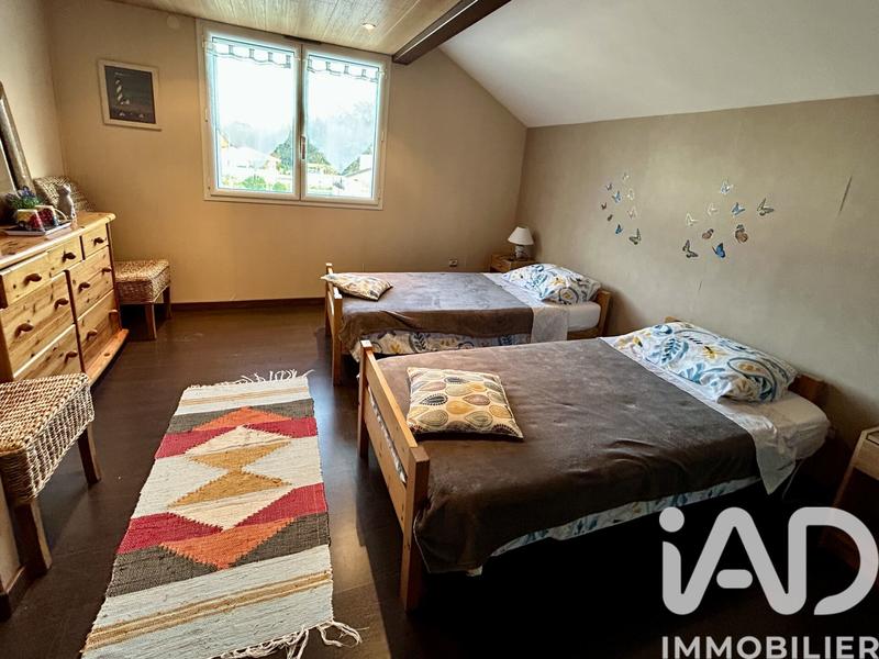 Maison - 240 m² - 8 pièces