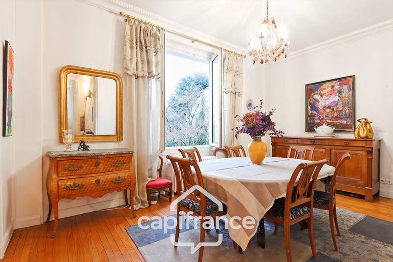 Maison bourgeoise - 250 m² - 10 pièces