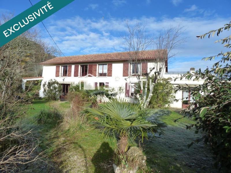 Maison - 255 m² - 8 pièces