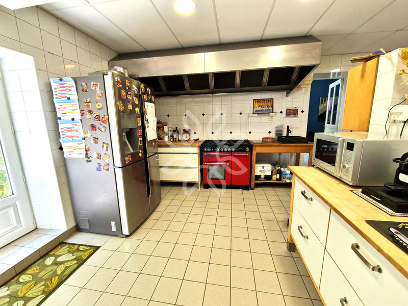 Maison - 285 m² - 6 pièces