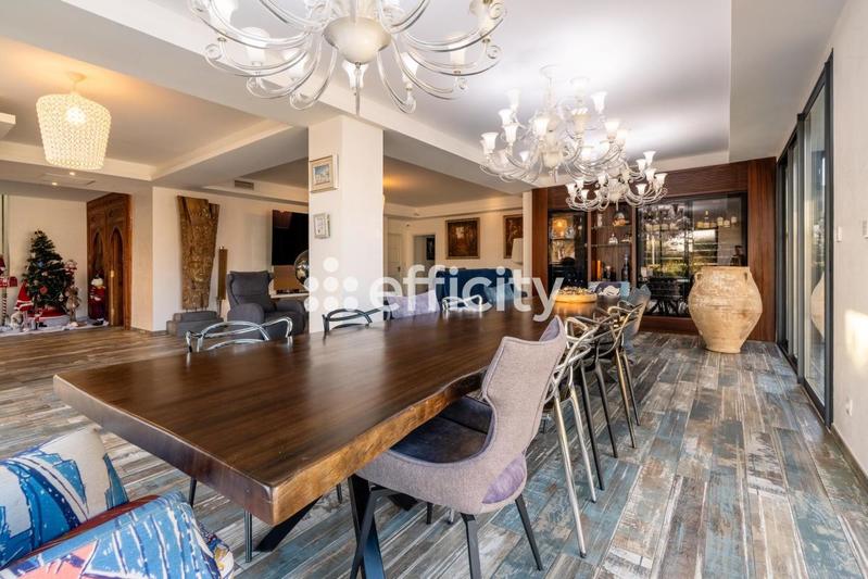 Villa - 344 m² - 7 pièces