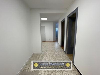 Bureau - 77 m² - 6 pièces