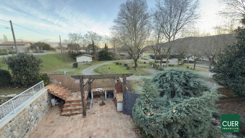 Maison - 245 m² - 9 pièces