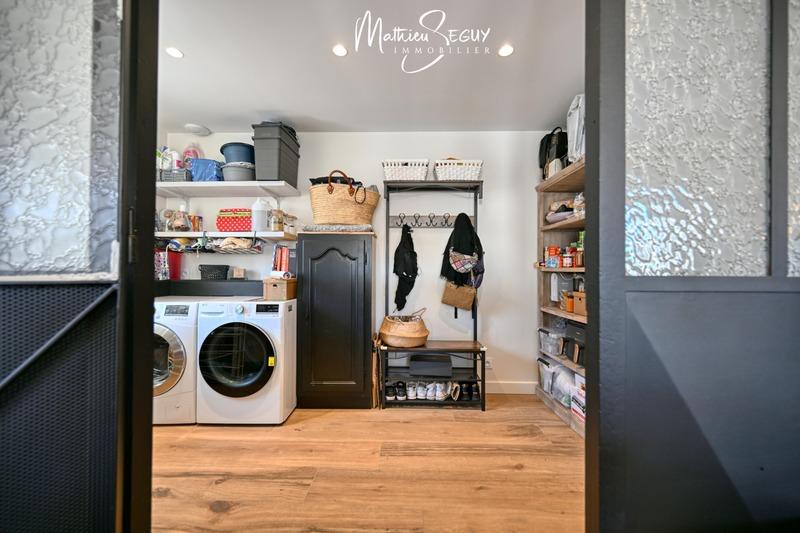 Maison - 284 m² - 10 pièces