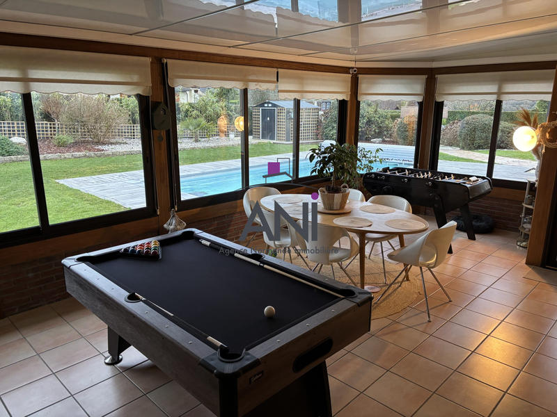 Maison - 204 m² - 7 pièces