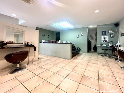 Local commercial - 90 m² - 3 pièces