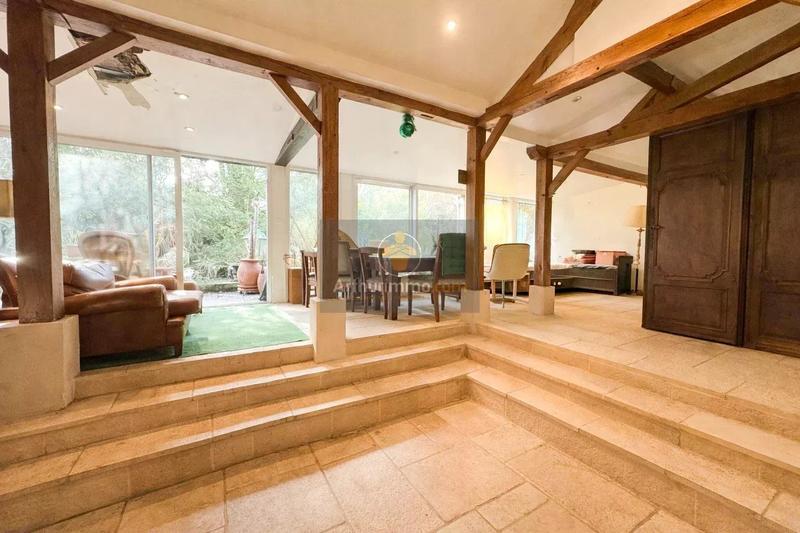 Maison - 340 m² - 8 pièces