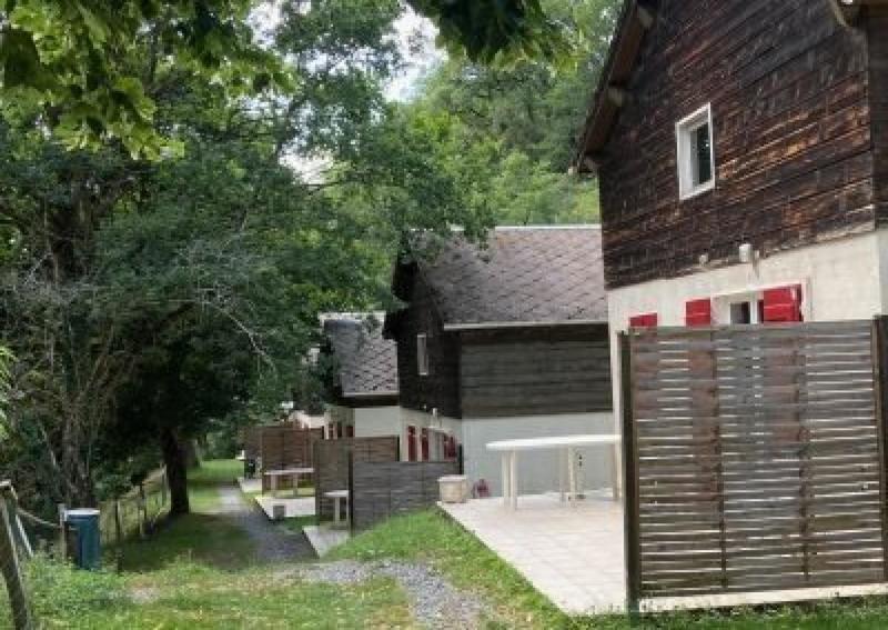 Maison - 447 m² - 16 pièces