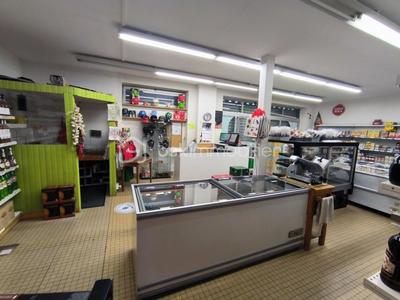 Local commercial - 75 m² - 4 pièces