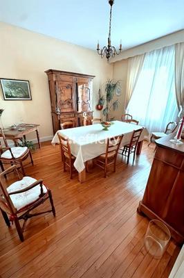 Maison - 215 m² - 8 pièces