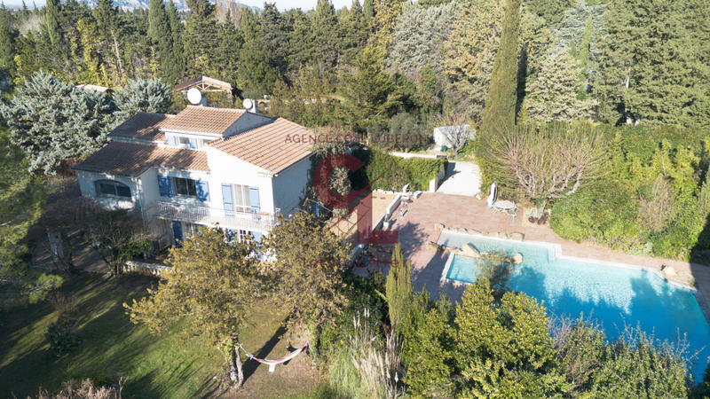 Maison - 277 m² - 11 pièces