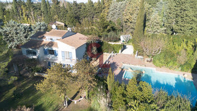 Maison - 277 m² - 11 pièces