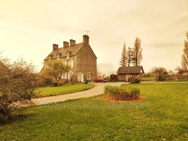 Maison - 250 m² - 10 pièces