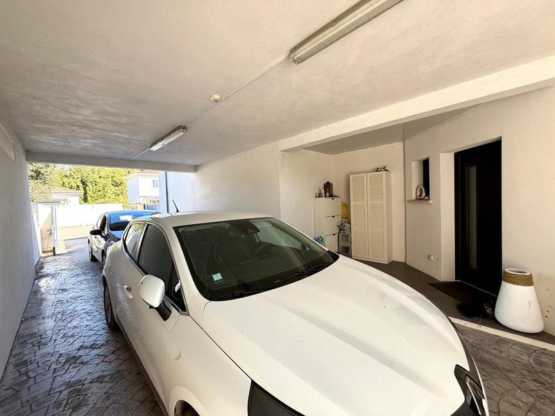 Maison - 244 m² - 10 pièces