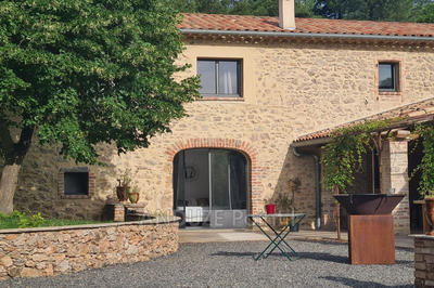 Maison - 225 m² - 6 pièces
