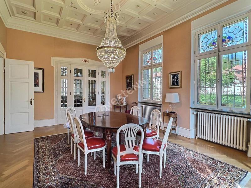 Maison - 258 m² - 8 pièces