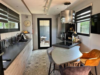 Maison - 218 m² - 7 pièces