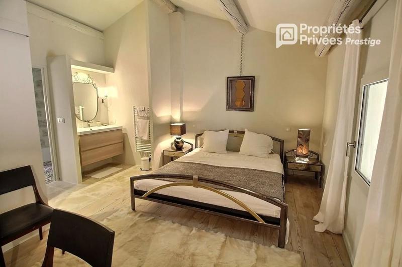 Demeure - 330 m² - 11 pièces