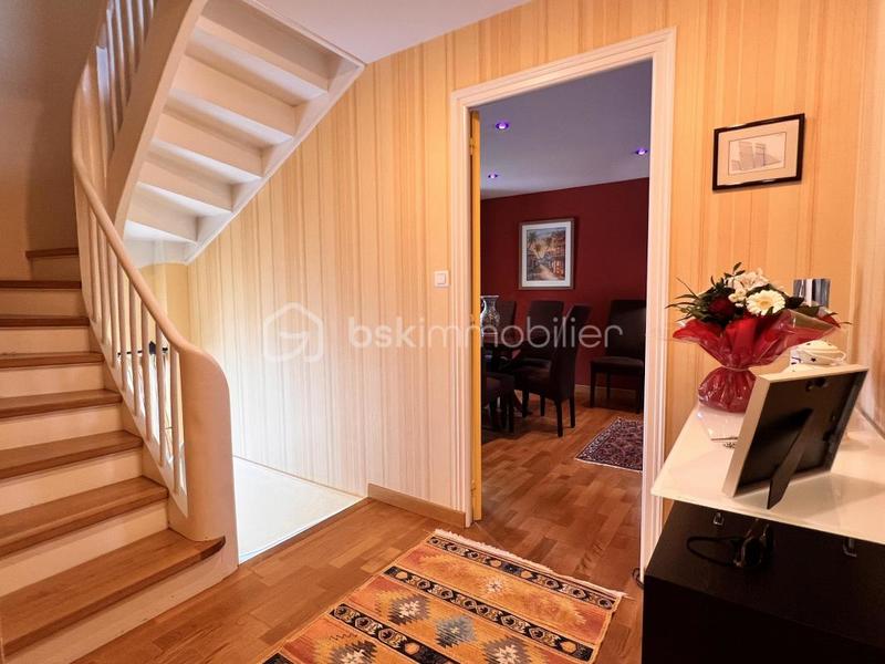 Maison - 225 m² - 8 pièces