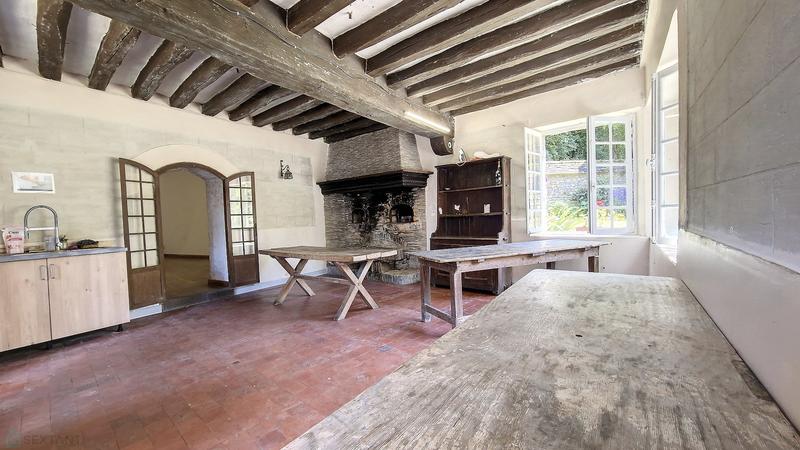 Propriété - 1 004 m² - 28 pièces