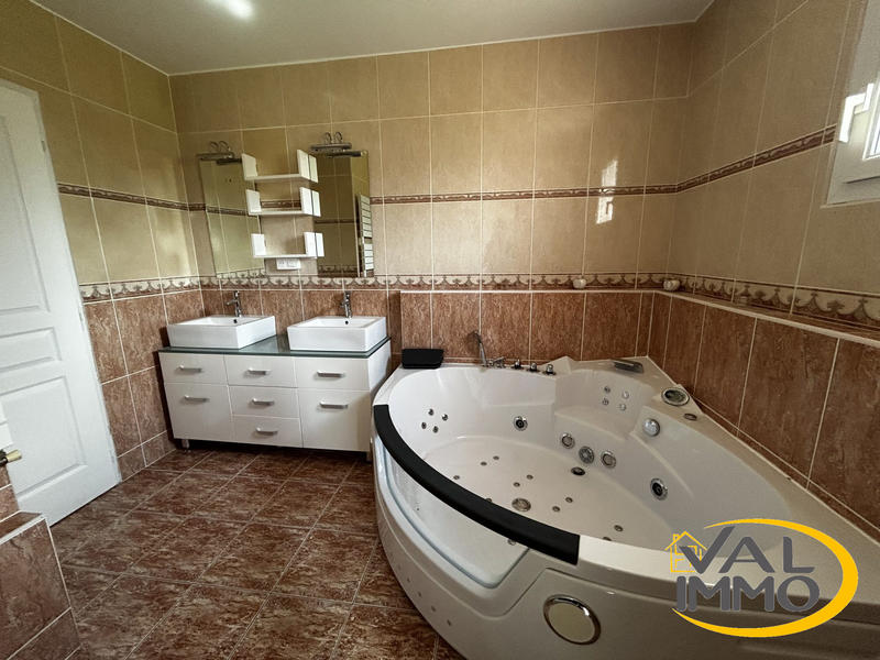 Maison - 142 m² - 5 pièces