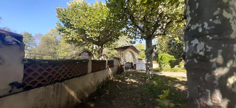 Propriété - 565 m² - 23 pièces