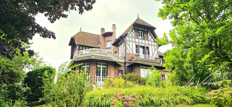 Maison - 308 m² - 8 pièces