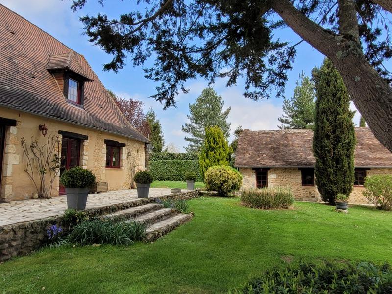 Propriété - 470 m² - 15 pièces