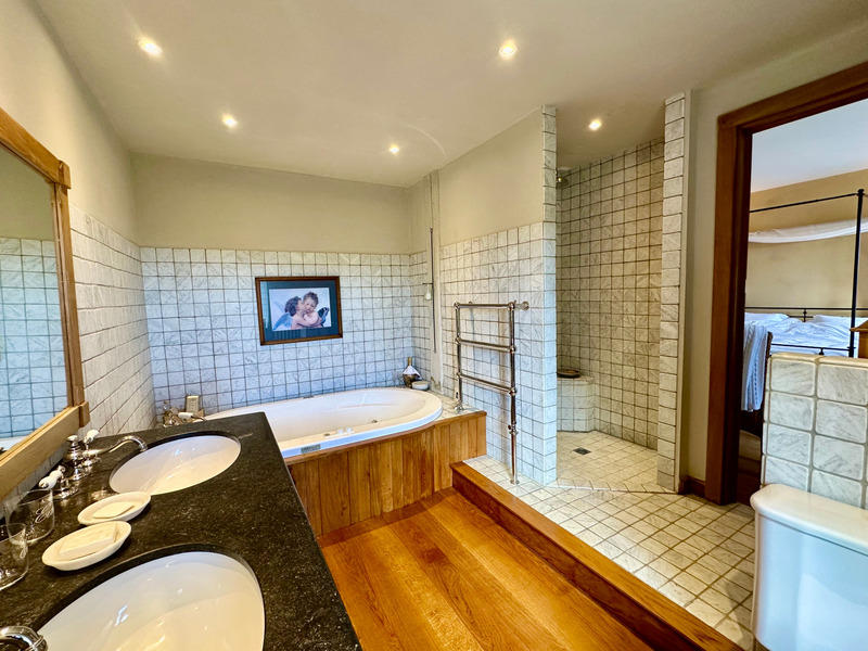 Propriété - 426 m² - 12 pièces