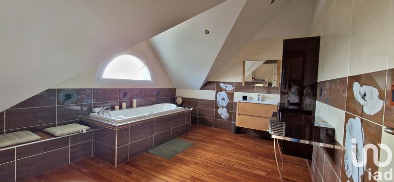 Maison - 240 m² - 7 pièces