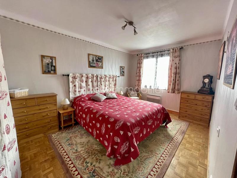 Maison - 180 m² - 9 pièces