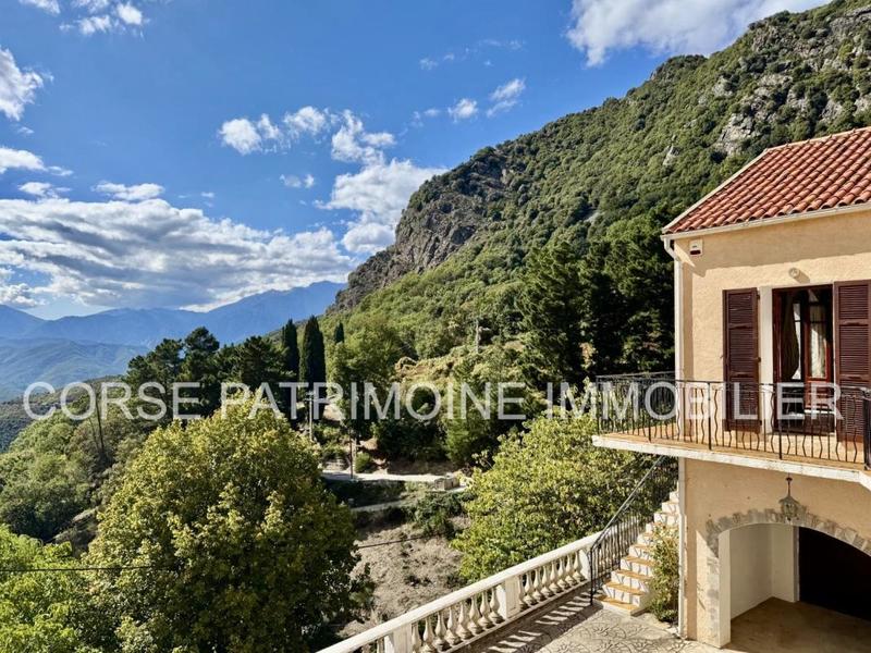 Maison - 229 m² - 18 pièces