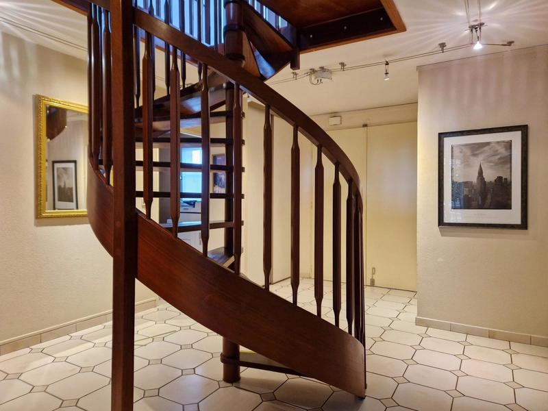 Maison - 233 m² - 10 pièces