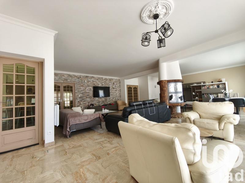 Maison - 303 m² - 9 pièces