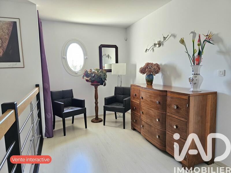 Maison - 218 m² - 8 pièces