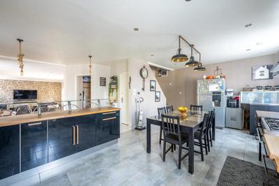Maison - 167 m² - 7 pièces