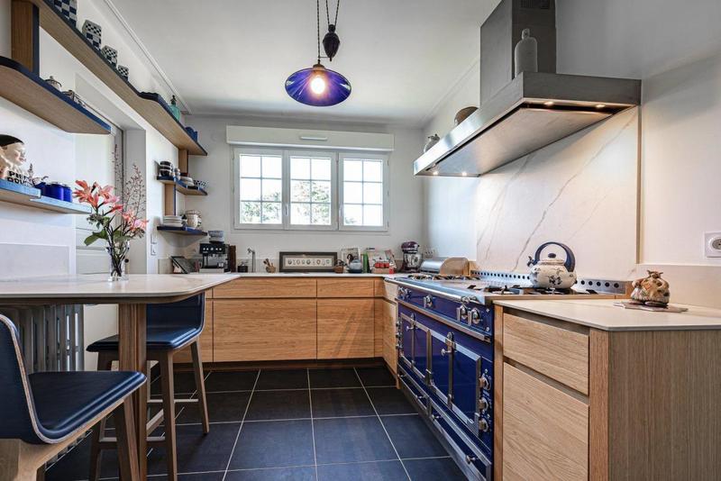 Maison - 182 m² - 9 pièces